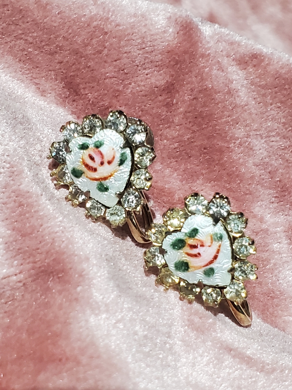 Vintage Coro stamped Gold-Tone Heart Floral Screw Back Earrings Pink Green Chic